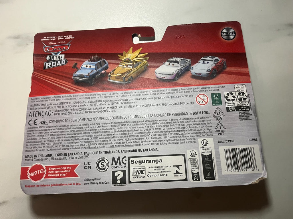Coffret 2 Voitures Cars Disney Pixar Flash Mcqueen des cavernes + pitty