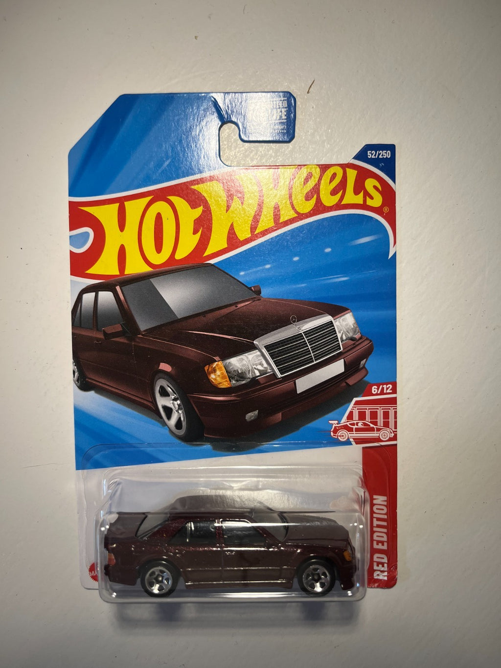Hot Wheels Red Edition – Mercedes-Benz 500 E