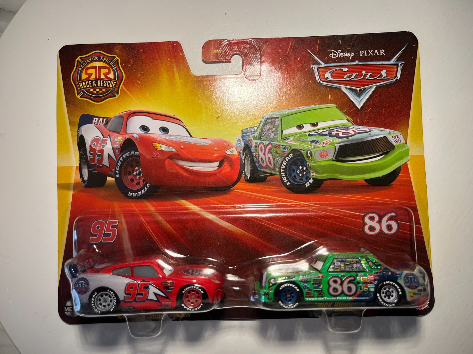 Coffret 2 Voitures Cars Disney Pixar Flash Mcqueen + Chick Hicks Race and Rescue