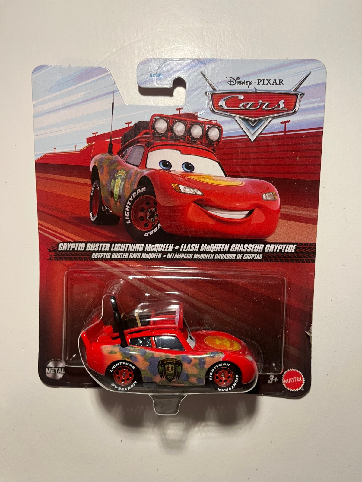 Voiture Cars Disney Pixar Flash Mcqueen chasseur de cryptides