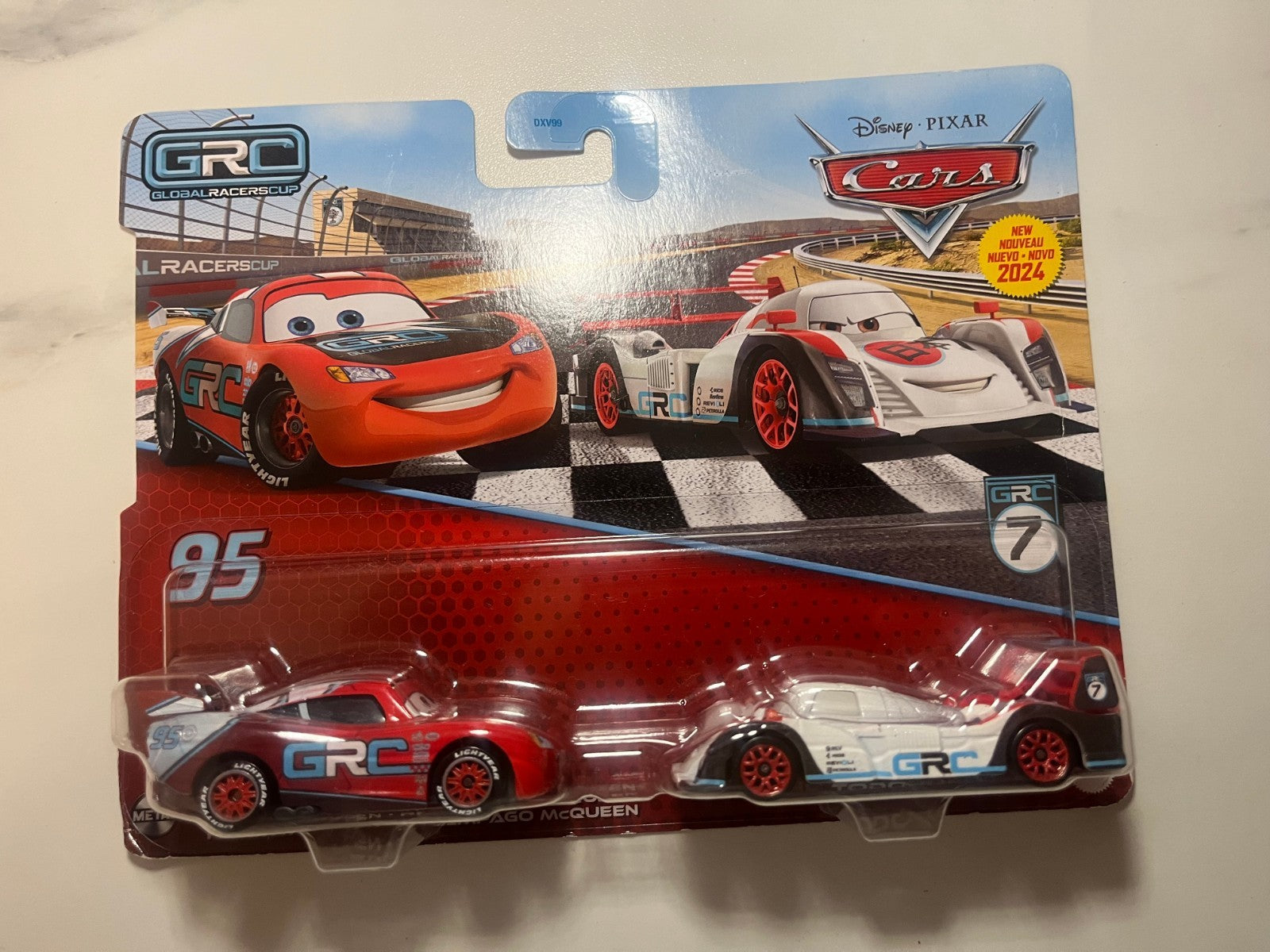 Coffret 2 voitures Cars Disney Pixar Flash Mcqueen GRC + Todoroki GRC