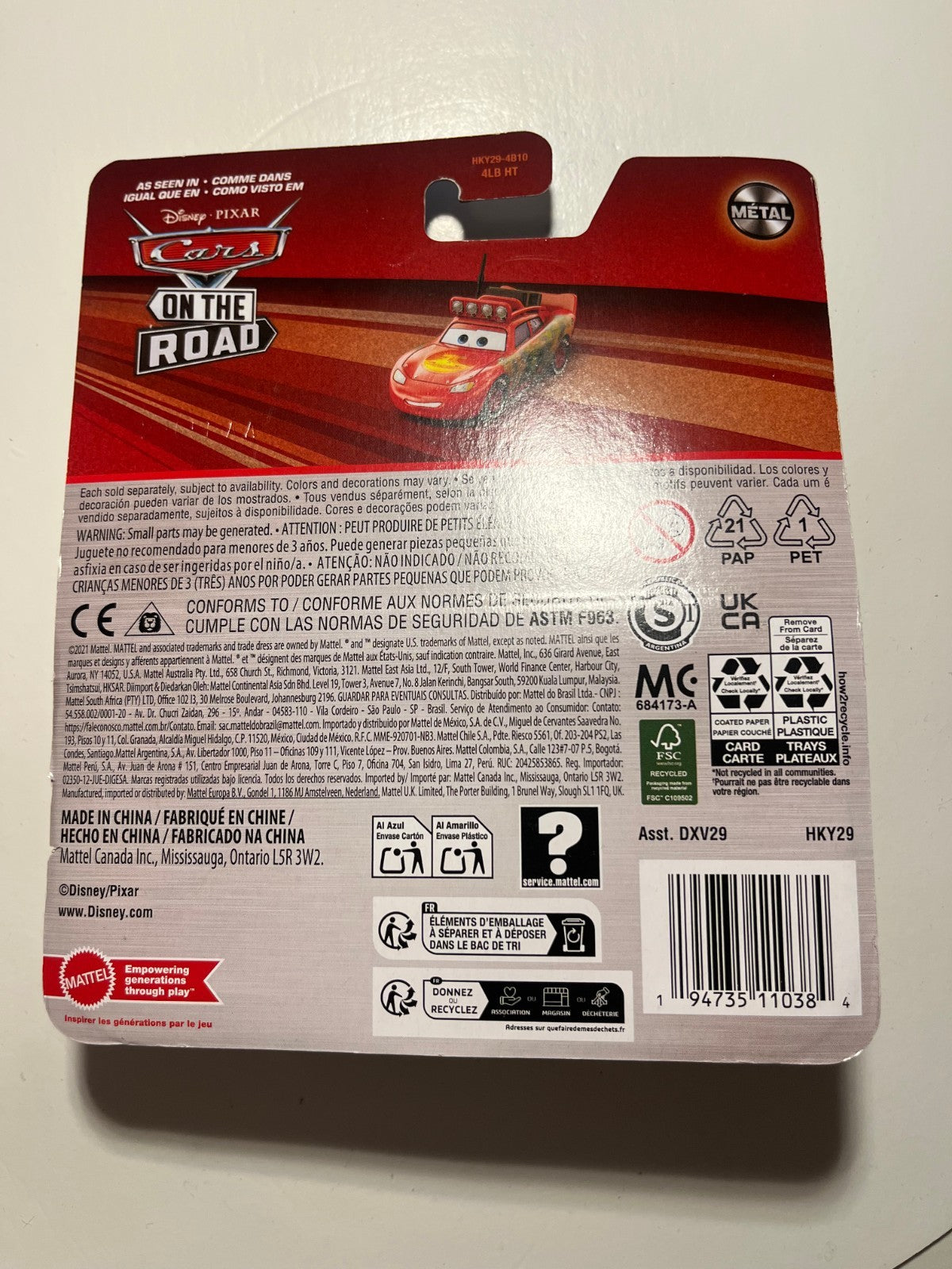 Voiture Cars Disney Pixar Flash Mcqueen chasseur de cryptides