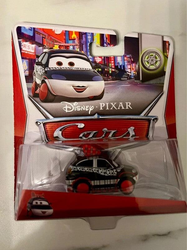 Lot de 2 voitures Cars Disney Pixar Suki et Chisaki