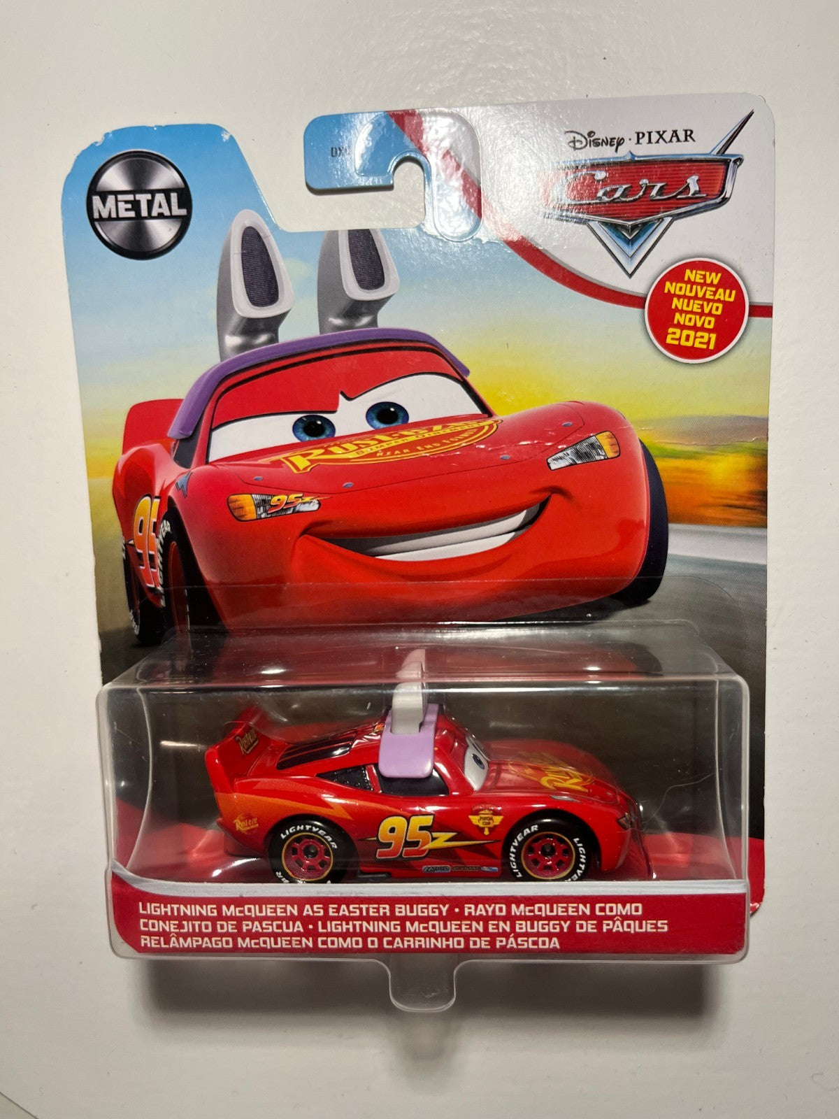 Voiture Cars Disney Pixar Flash Mcqueen avec des oreilles de lapin