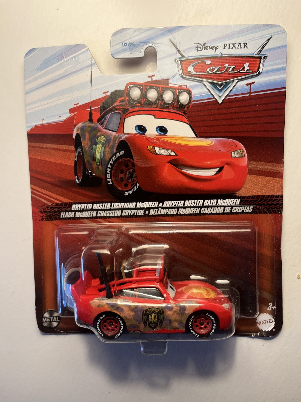 Voiture Cars Disney Pixar Flash Mcqueen chasseur de cryptides