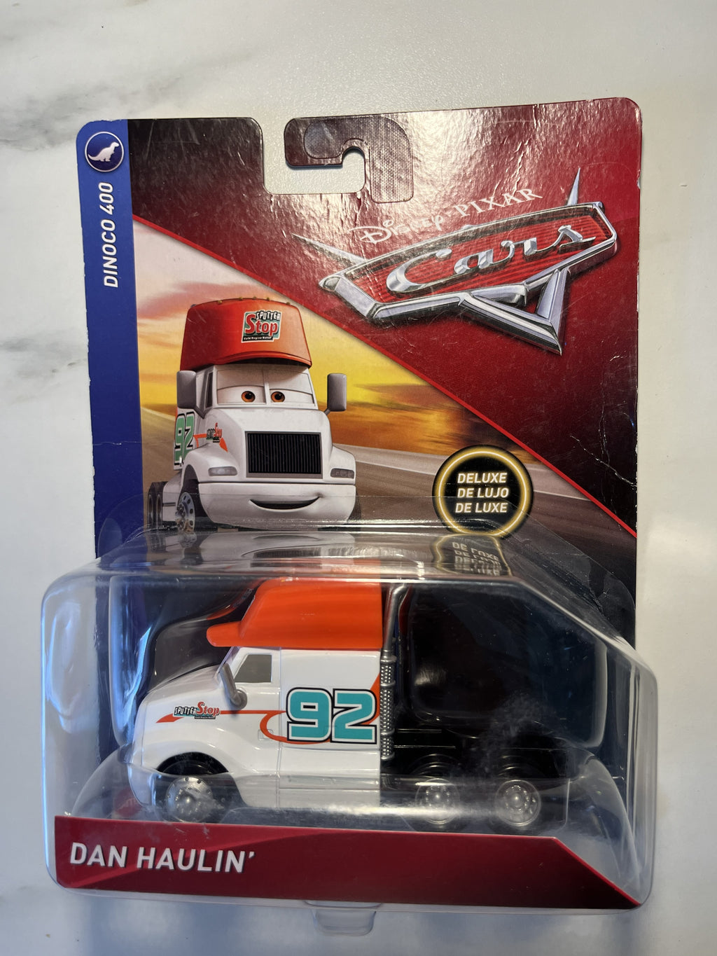 Camion Dan Haulin’ #92 – Dinoco 400 – Disney Pixar Cars Deluxe – Neuf sous blister