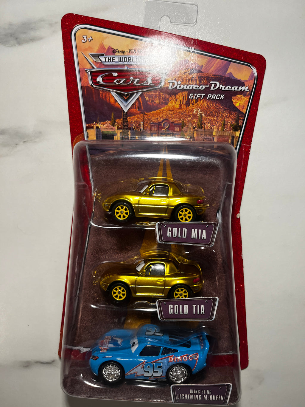 Dinoco Dream Coffret – Disney Pixar Cars – Gold Mia, Gold Tia & Bling Bling Lightning McQueen