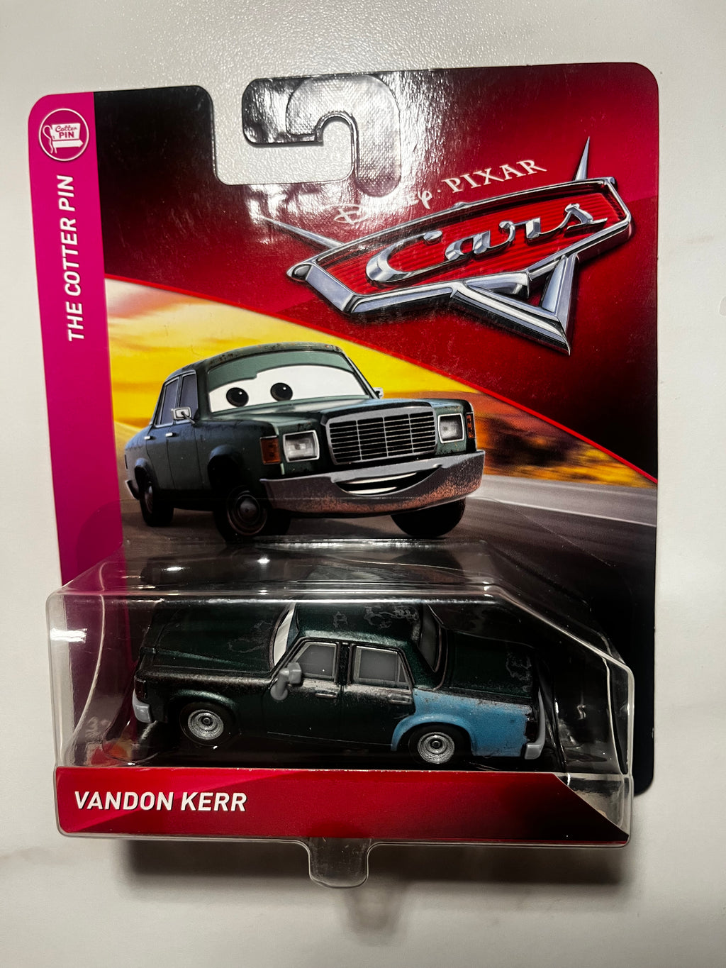 Vandon Kerr – The Cotter Pin Bar & Grill – Disney Pixar Cars Mattel 1:55 – Neuf sous Blister (rare)