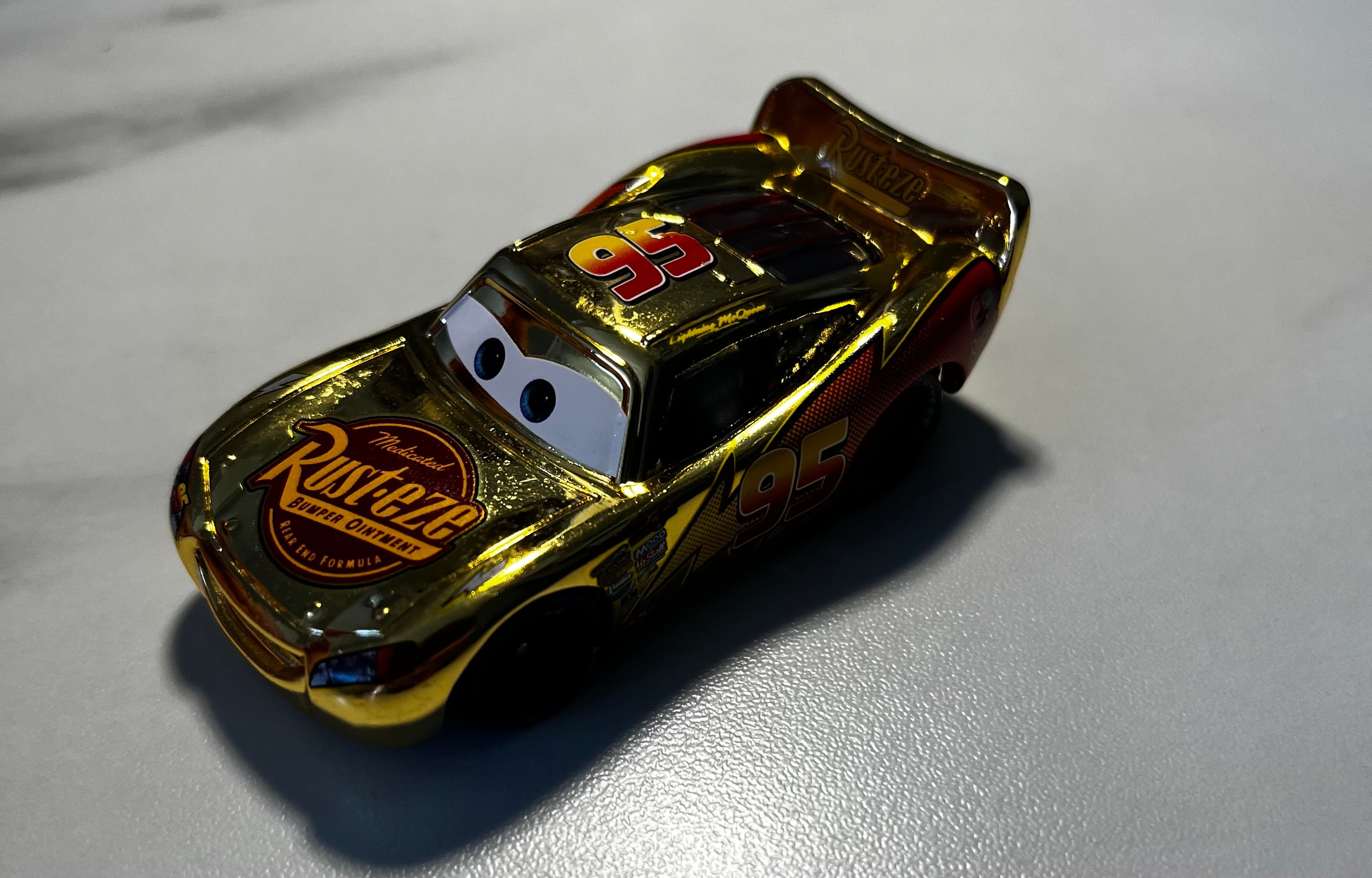 Lightning McQueen Gold Chrome – Disney Pixar Cars