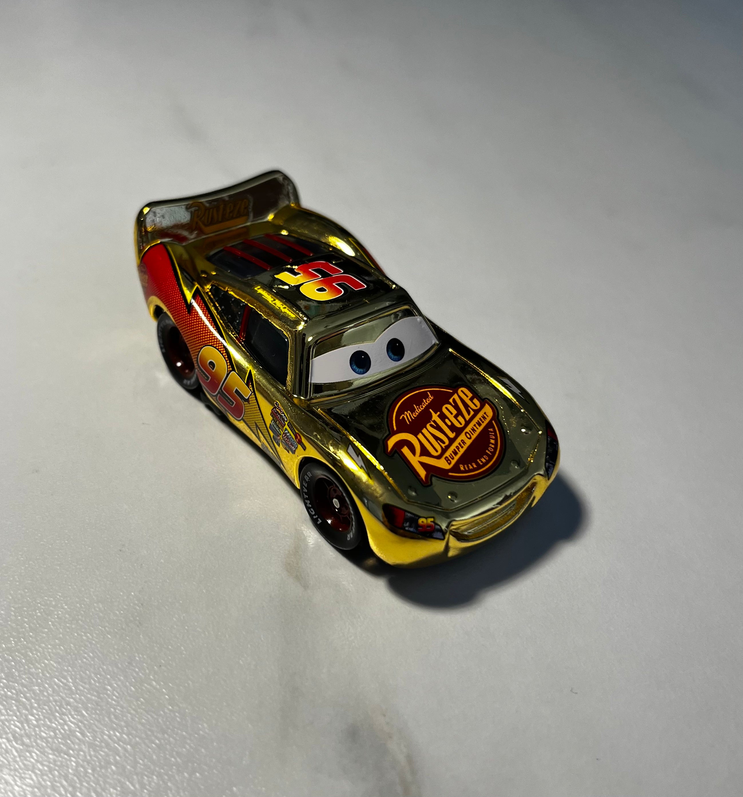 Lightning McQueen Gold Chrome – Disney Pixar Cars